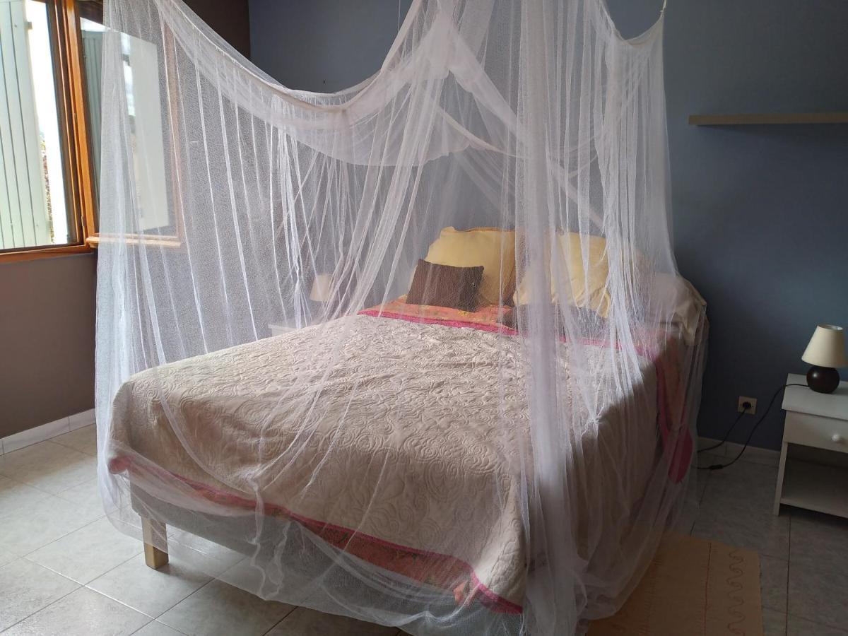 Chambre Soleiade Laroque  ภายนอก รูปภาพ